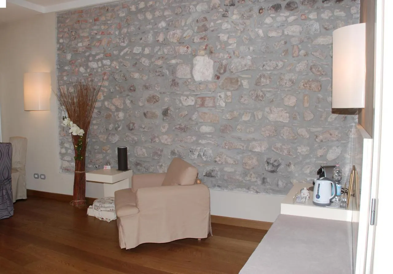 Oreste Suite Lazise 0*,